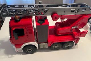 Camión de bomberos con escalera