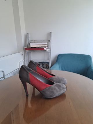 Zapatos Cuple Talla 40 Rojos y Grises