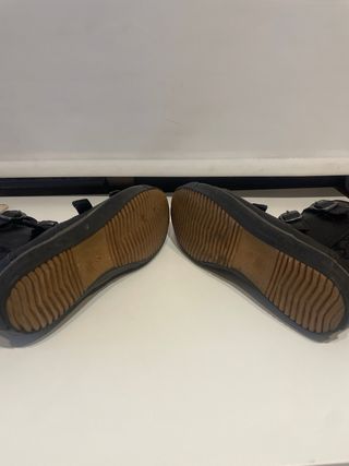 Botas negras con 4 hebillas