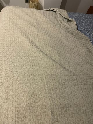 Colcha Zara Home Cama 150 color verde clarito