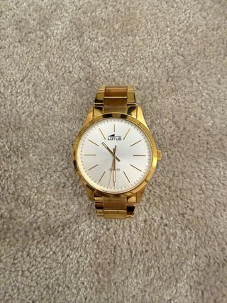 Reloj Lotus Dorado , pequeño desgaste en la correa