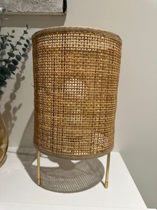 Juego 2 lámparas de mesa ratán y metal