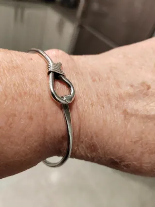 Pulsera artesana nudo plata