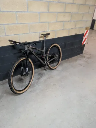 Bicicleta Trek Top Fuel 9.8 SL