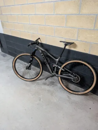 Bicicleta Trek Top Fuel 9.8 SL