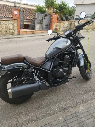 Honda Rebel 1100 con Extras