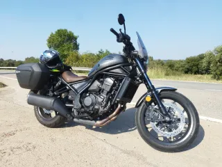 Honda Rebel 1100 con Extras