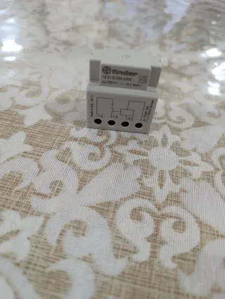 Finder 13 Series Interruttore 12V AC