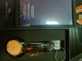 Reloj Seiko Quartz Dorado Negro