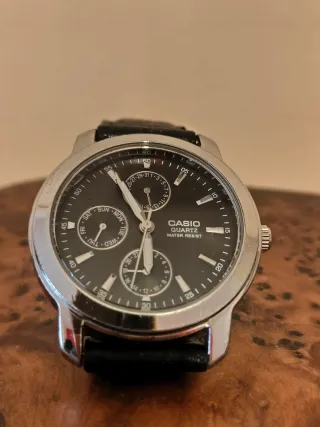 Reloj Seiko Quartz Dorado Negro