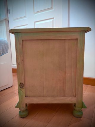 Mesilla de noche verde madera