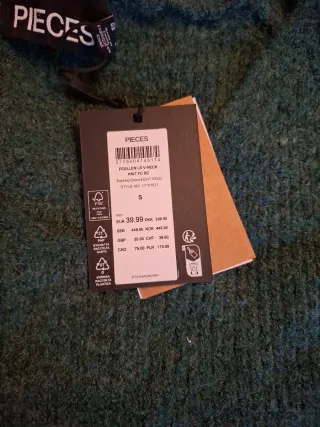 Maglione Pieces verde con dettagli oro