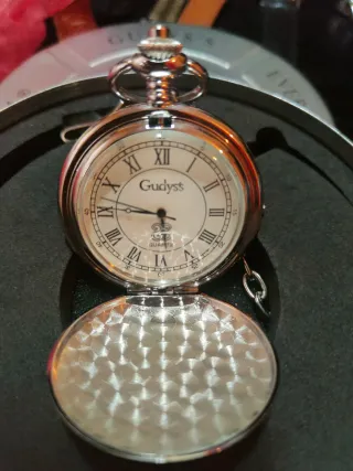 Reloj Casio Quartz Negro y Plateado