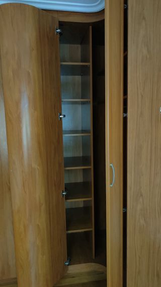 Armario esquinero de roble