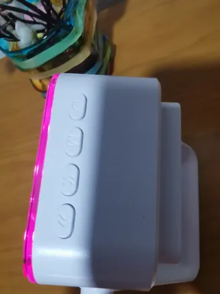 Altavoz inducción smartphone blanco