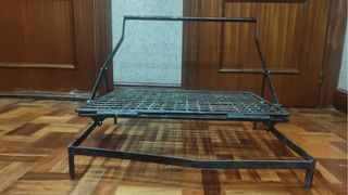 Parrilla metálica negra