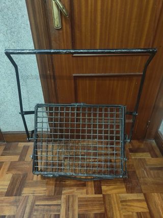 Parrilla metálica negra
