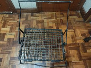 Parrilla metálica negra