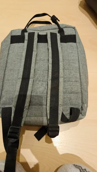 Mochila portátil gris y negra