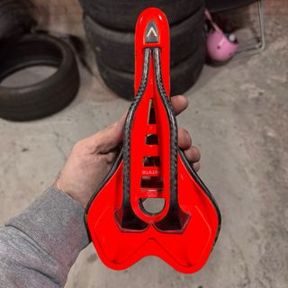 Sillín Astute Camo Carbono