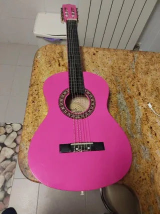 Guitarra rosa infantil