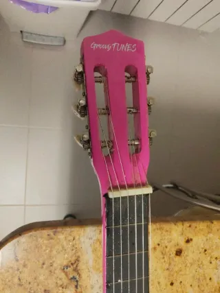 Guitarra rosa infantil