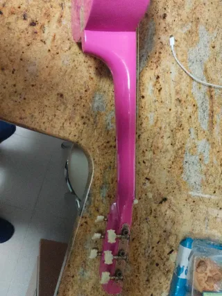 Guitarra rosa infantil