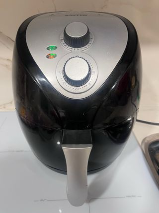 Freidora de aire Salter negra