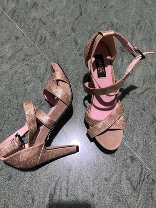 Zapatos de fiesta dorados sin estrenar talla 37,5.