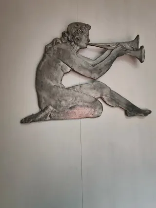 Escultura Mujer Trompeta