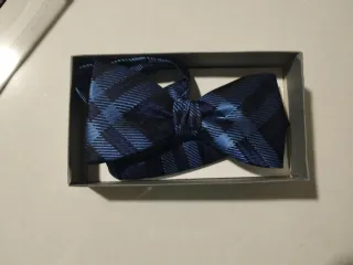 Pajarita azul marino a cuadros