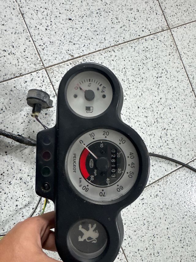 Cuadro Cuentakilómetros Peugeot Speedfight 2 49