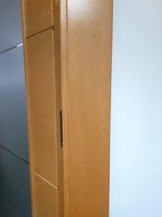 Puerta madera maciza con cristal