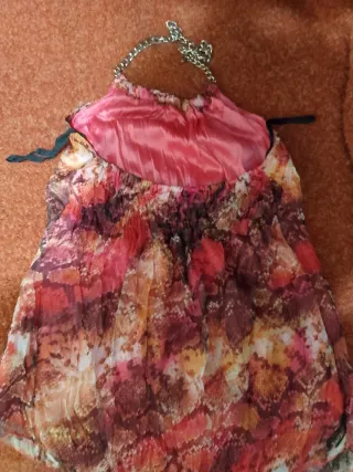 Top fantasia allacciato al collo