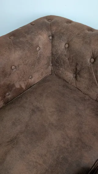 Sofá Chester Marrón 2 Plazas Muy cómodo y bonito.