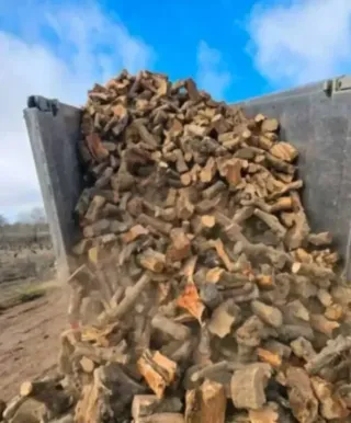 Leña de encina seca cortada 35cm. Tlf:645 69 90 80