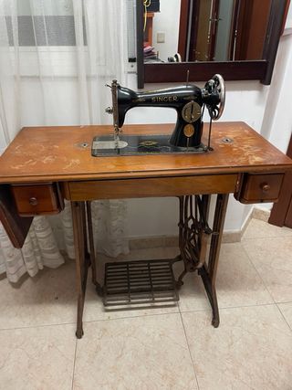 Máquina de coser Singer antigua