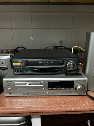 Reproductor DVD y VHS Daewoo Retro