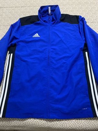 Chaqueta deportiva Adidas azul y negra