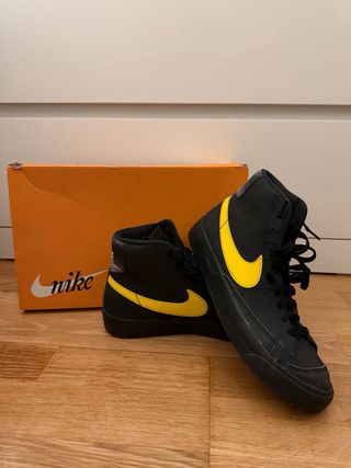 Nike Blazer Mid '77 Negro/Amarillo