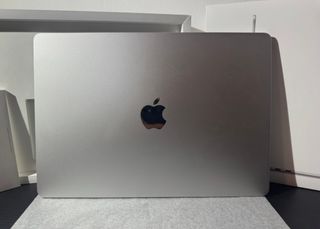 Apple MacBook 15,3 Argento
