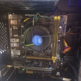 Torre Ordenador Negra