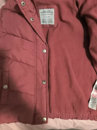 Abrigo rosa acolchado con capucha talla 5-6