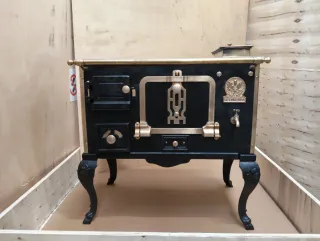 Cocina de leña Lacunza Negra y Dorada