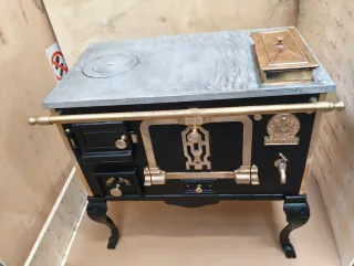 Cocina de leña Lacunza Negra y Dorada