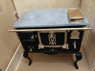 Cocina de leña Lacunza Negra y Dorada