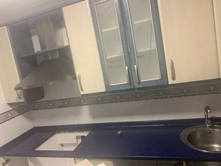 Encimera y mesa cocina azul