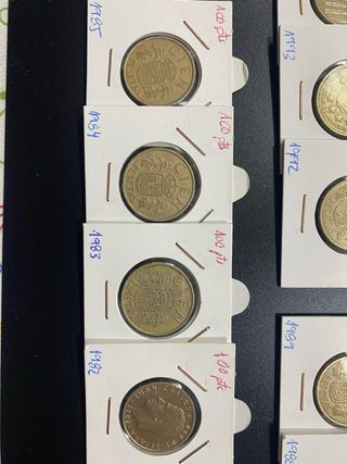 17 monedas 100 pts (82-2001) y 35 de 1 pta de 1982