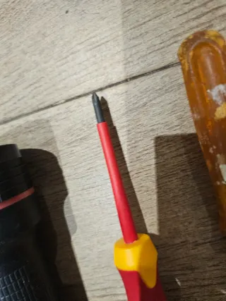 Lote herramientas:linterna- destornilladores-allen