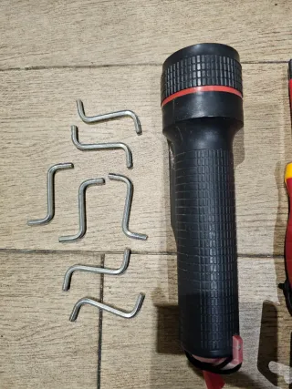 Lote herramientas:linterna- destornilladores-allen